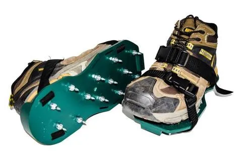 Nour spiked gunite shoes (ZSQSHOES)